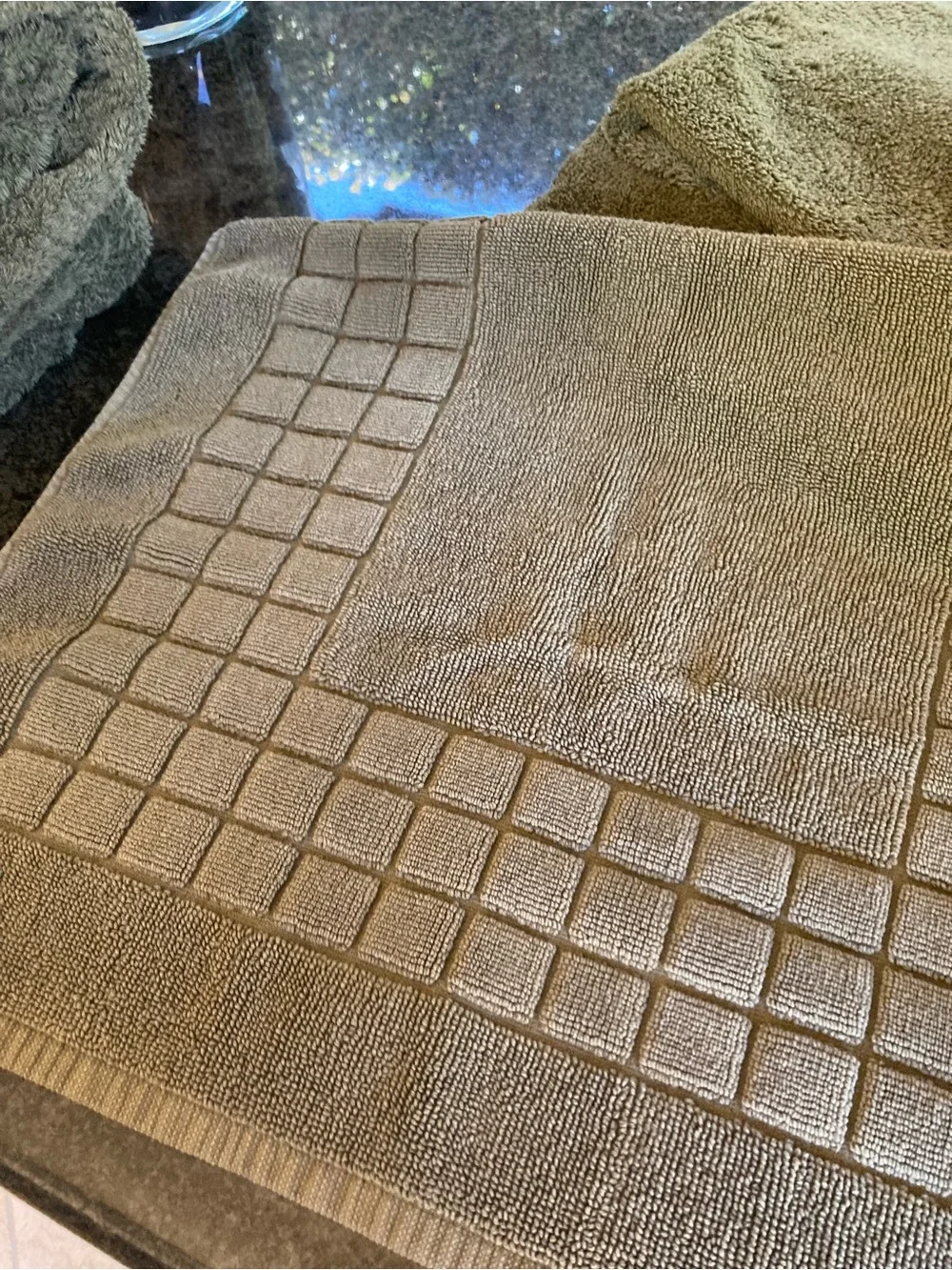 2 Croscill towels, 3 hand towels and 1 bath mat.